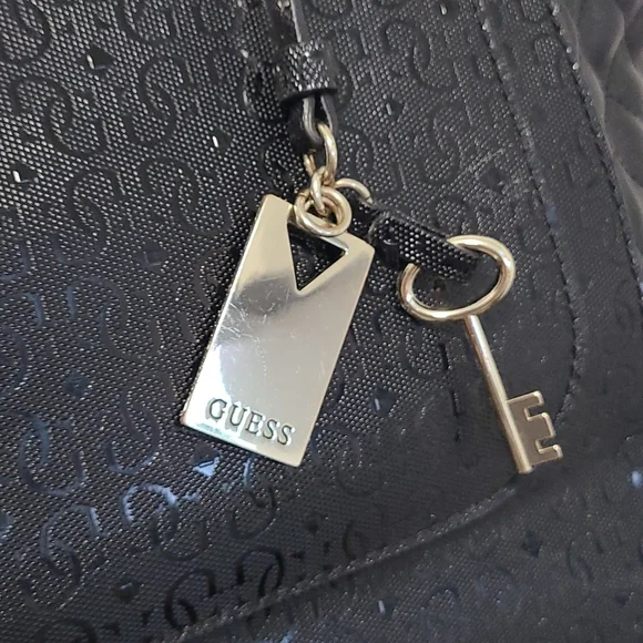 GUESS Tote bag. - Picture 3 of 8